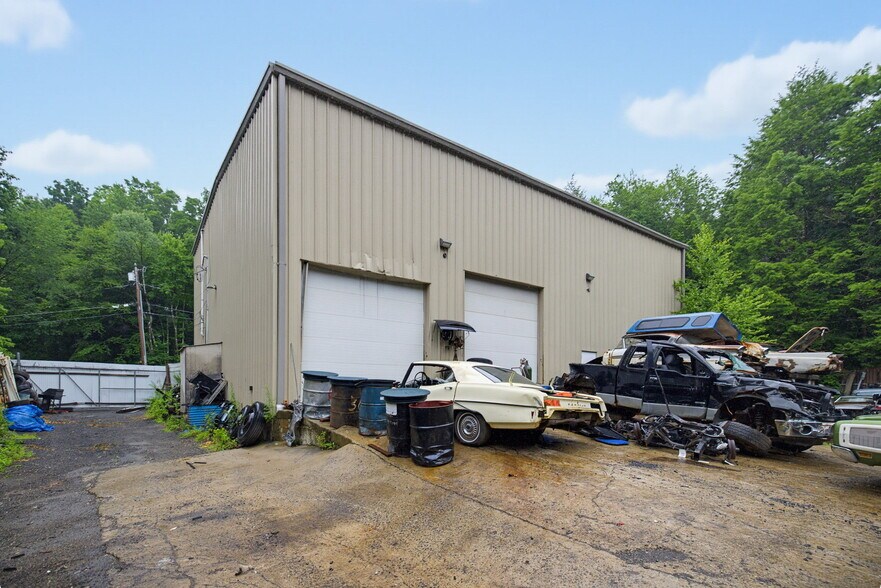 More Photos Of 428 Railroad St, Thomaston Industrial For Sale