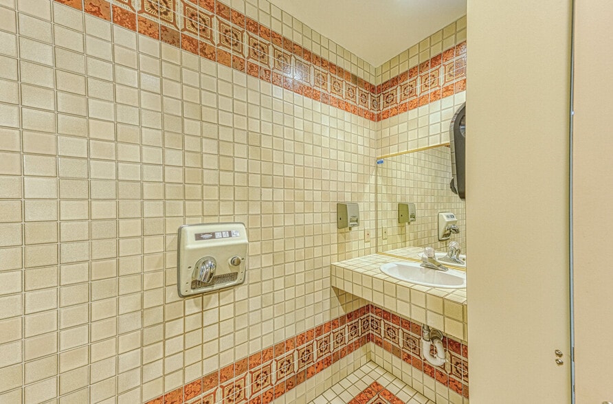 More Photos Of 120 Del Rey Gardens Dr, Del Rey Oaks Office For Sale