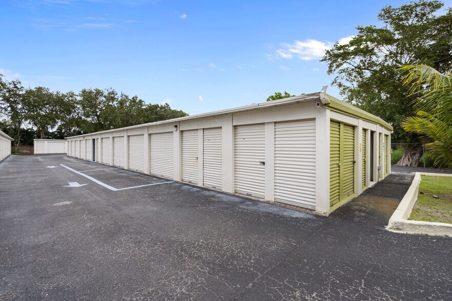 More Photos Of 4870 20th St, Vero Beach Self Storage For Sale
