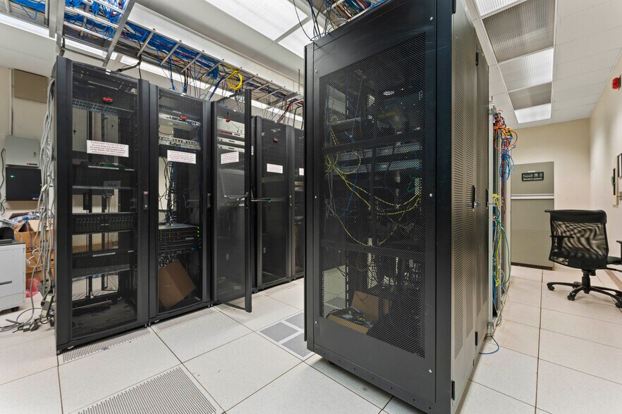 More Photos Of 2500 False River Dr, New Roads Office For Sale