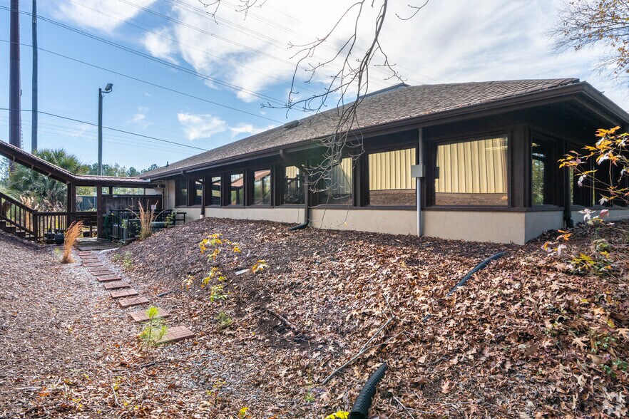 More Photos Of 2 Woodcross Dr, Columbia Medical For Sale