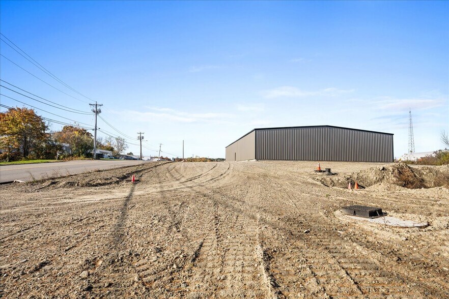 More Photos Of 15 Technology Dr, Auburn Warehouse For Lease