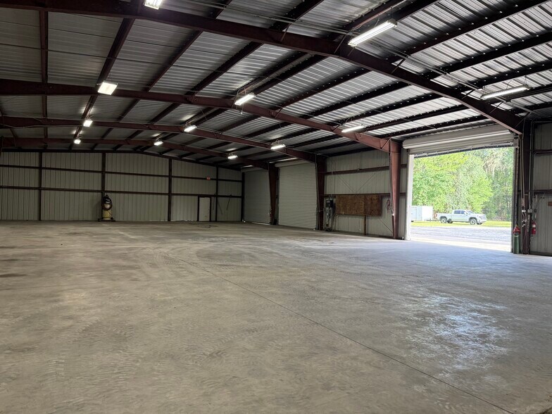 More Photos Of 64 Sleepy Hollow Rd, Middleburg Warehouse For Lease