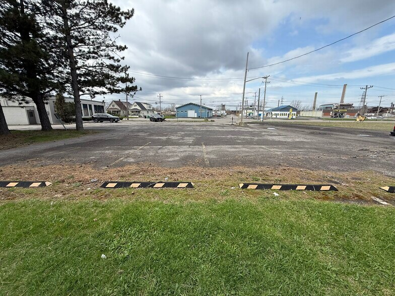 More Photos Of 3477 Hyde Park Blvd, Niagara Falls Office For Lease