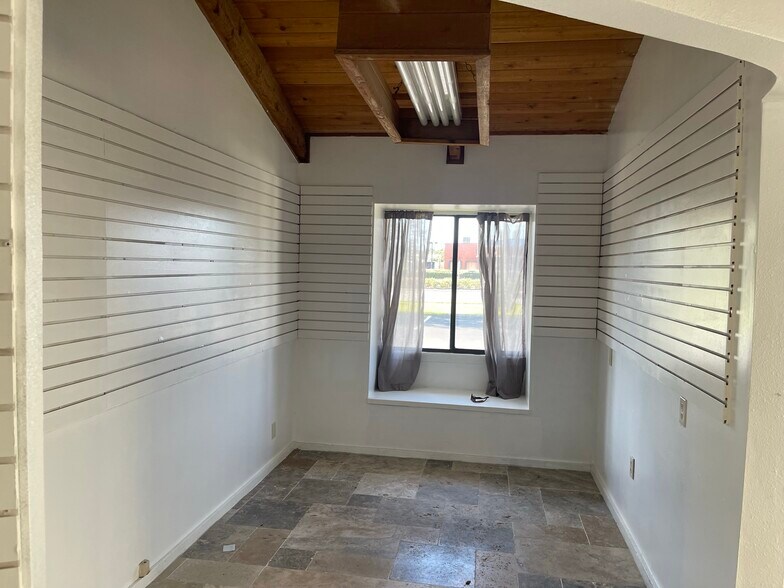 More Photos Of 10225 Ulmerton Rd, Largo Medical For Lease