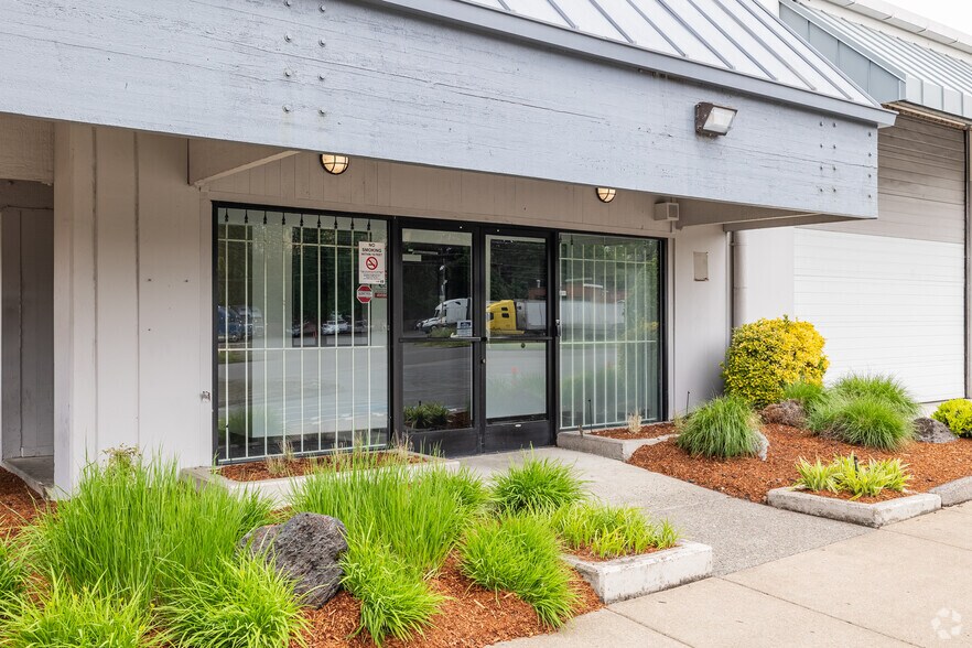 More Photos Of 2331 NE Argyle, Portland Unknown For Lease