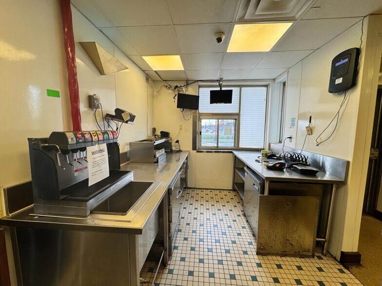 More Photos Of 408 Market Square Dr, Maysville Restaurant For Sale