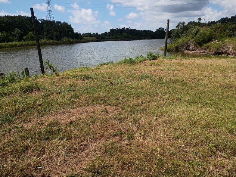 More Photos Of 6111 County Road 203, Liverpool Land For Lease