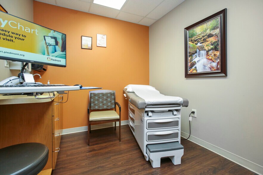 More Photos Of 12 Sammy McGhee Blvd, Jasper Office For Sale