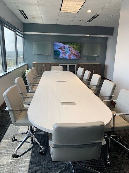 More Photos Of 101 W Ohio St, Indianapolis Coworking Space