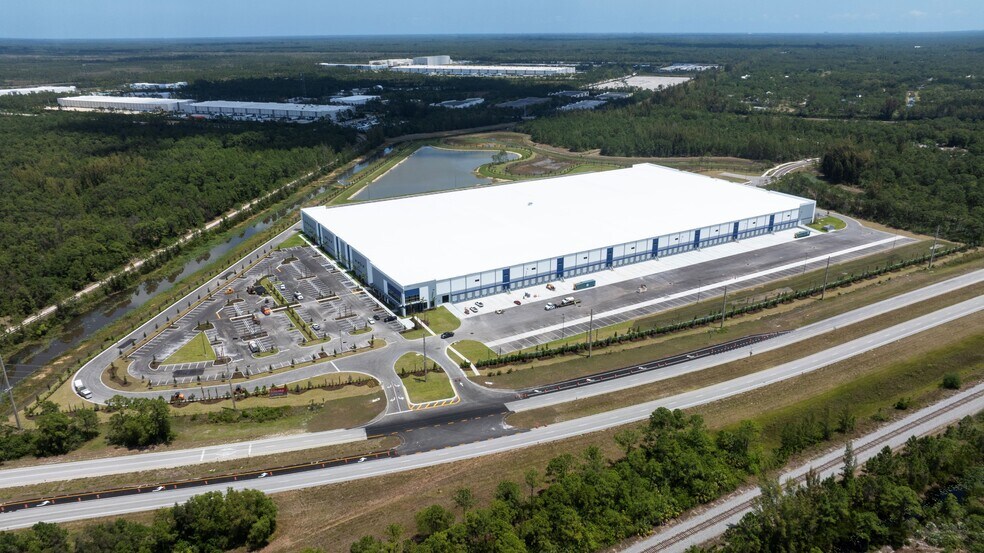 More Photos Of 15500 Venture Way, Jupiter Distribution For Lease