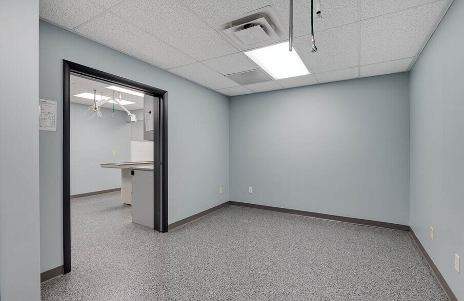 More Photos Of 32 E Mendota Rd, Inver Grove Heights Auto Dealership For Sale