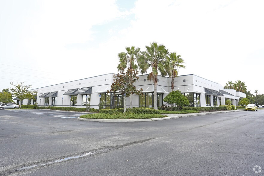 More Photos Of 4033 Tampa Rd, Oldsmar Office For Lease