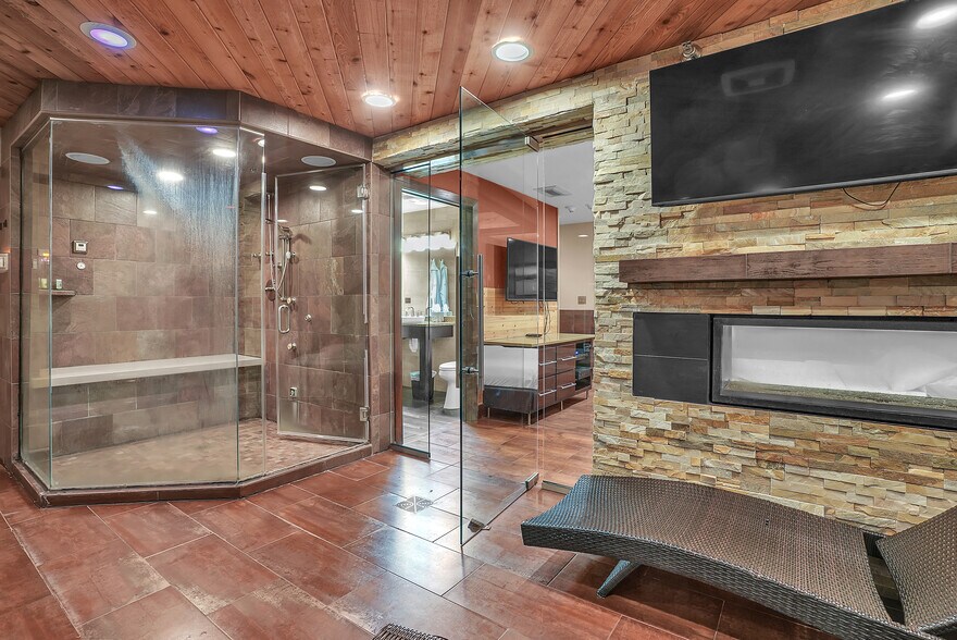 More Photos Of 16W621 S Frontage Rd, Willowbrook Hotel For Sale