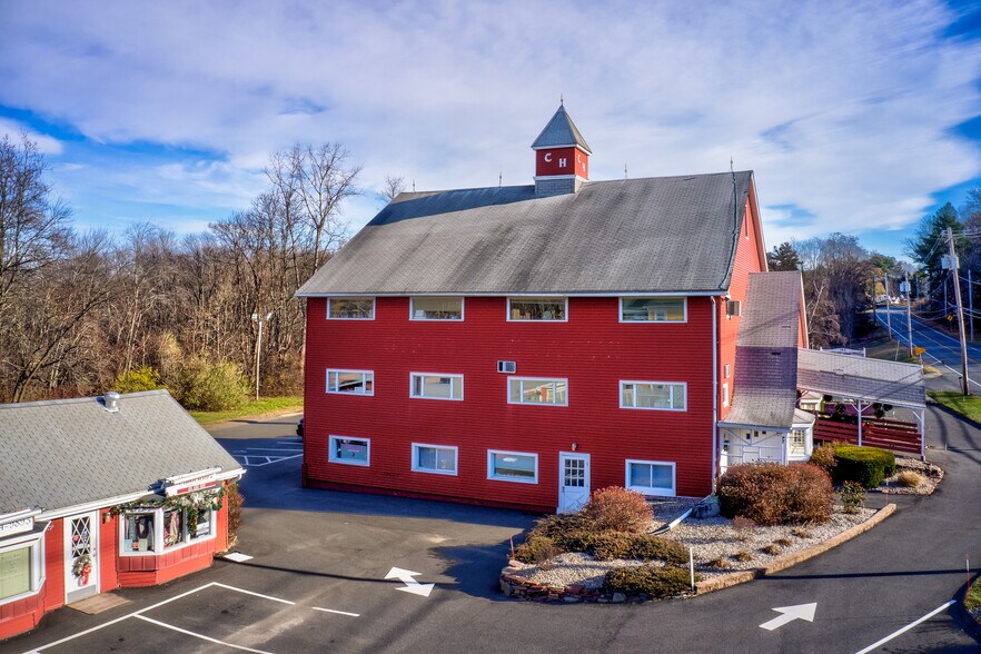 More Photos Of 185 W State St, Granby Storefront Retail Office For Lease