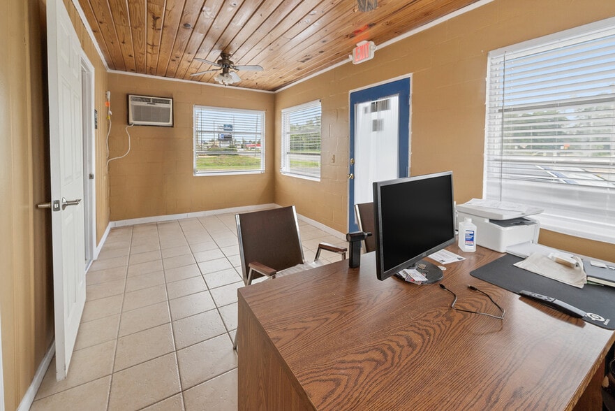 More Photos Of 1320 N Temple Ave, Starke Office For Sale