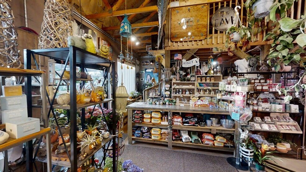 More Photos Of 17897 US-31, Vinemont General Retail For Sale