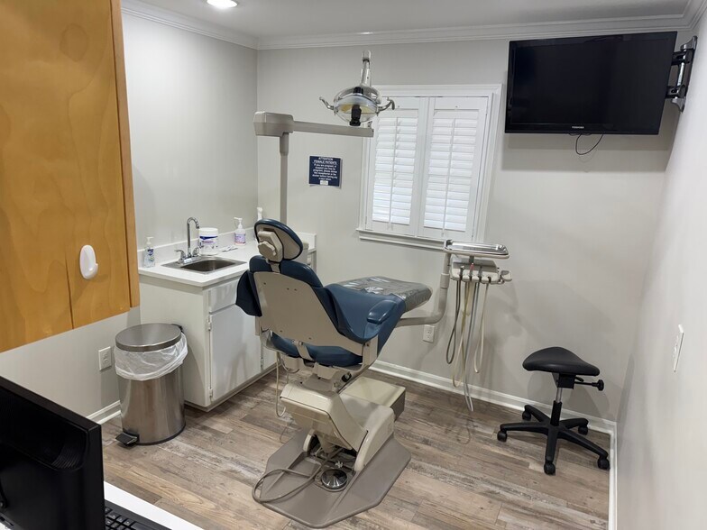 More Photos Of 16 Mills Ave, Greenville Medical For Sale