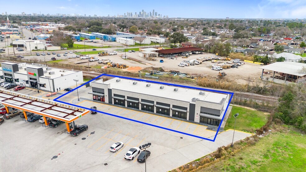 More Photos Of 7241 Lawndale St, Houston Storefront For Lease