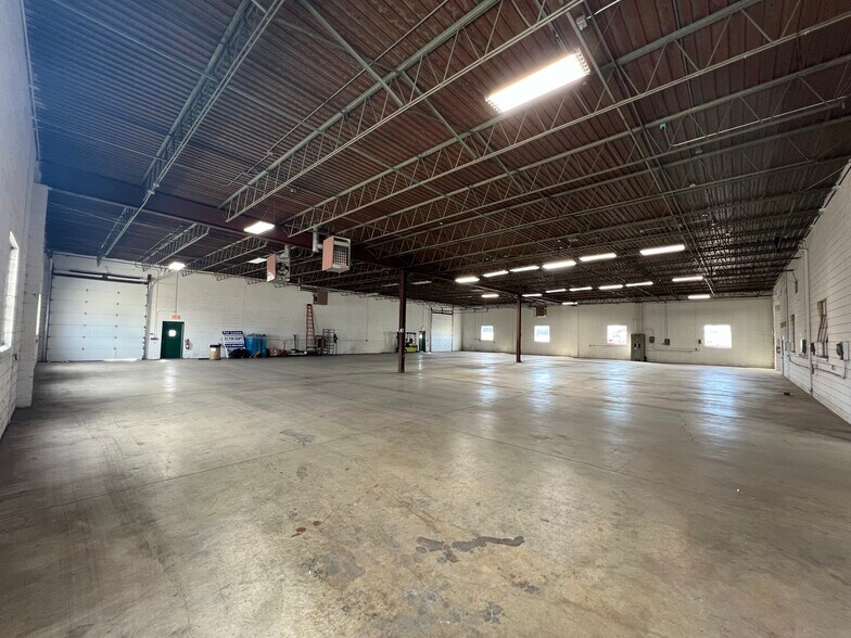 More Photos Of N90W14635 Commerce Dr, Menomonee Falls Manufacturing For Sale