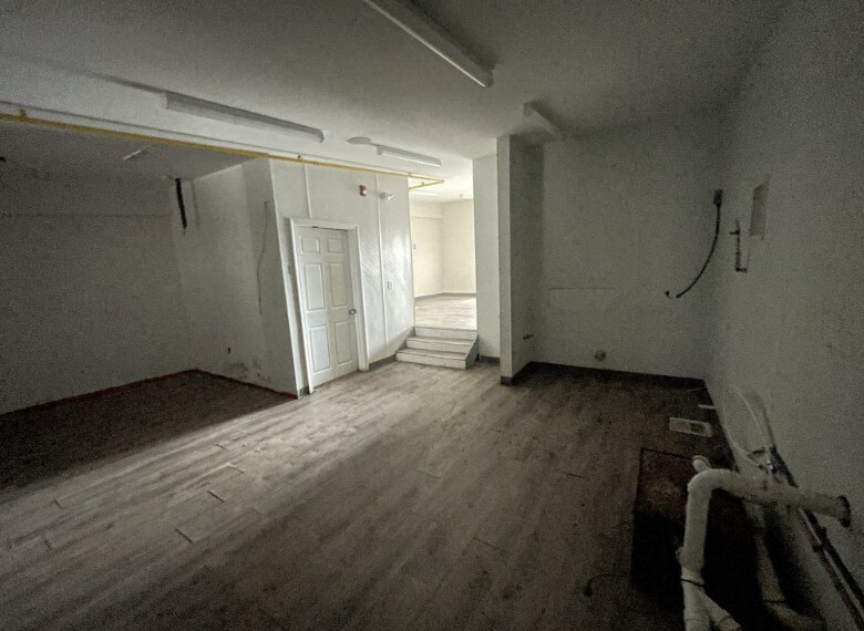 More Photos Of 13 Rockingham Rd, Windham General Retail For Sale