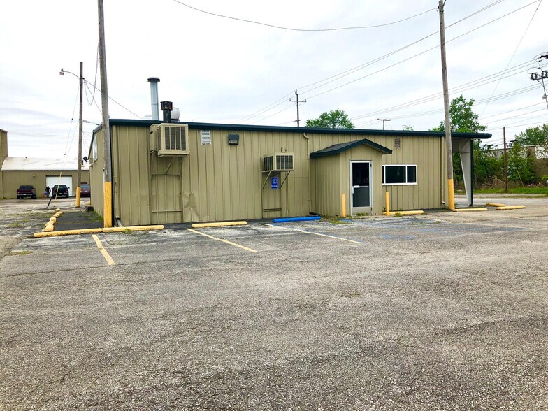 More Photos Of 3022 N Water St, Bay City Restaurant For Sale