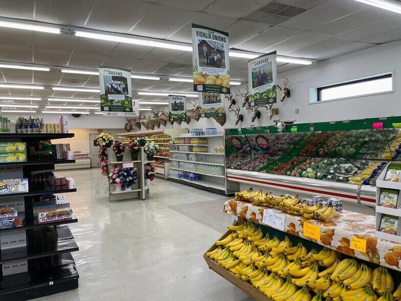 More Photos Of 3288 E Golden Isles Hwy, Lumber City Service Station For Sale