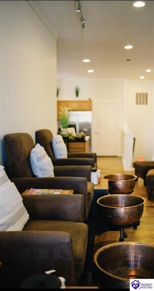 More Photos Of 130 E Main St, Campbellsville Storefront Retail Office For Sale