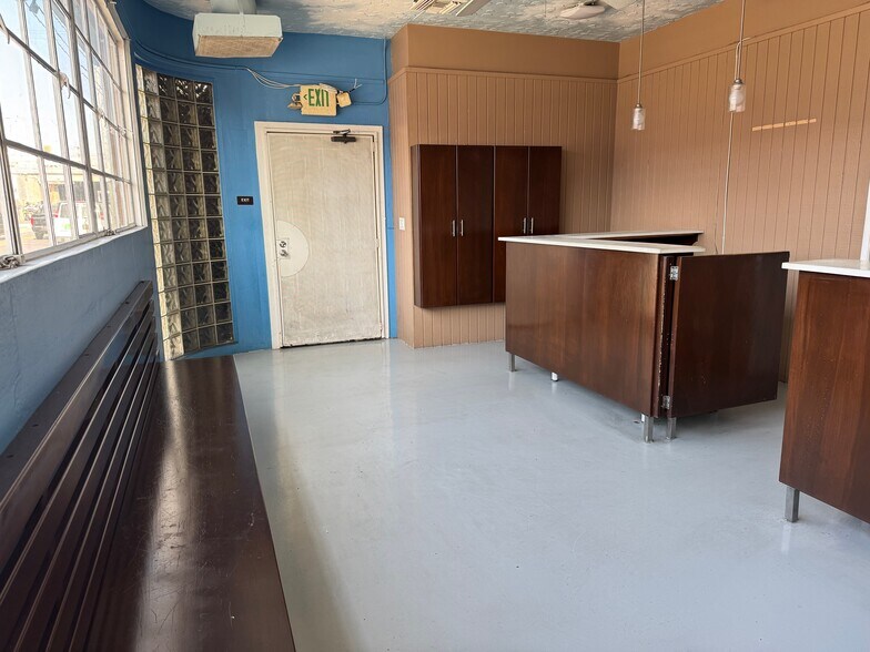 More Photos Of 1728 Maple Ave, Los Angeles Warehouse For Lease