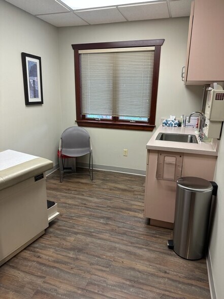 More Photos Of 1715 Village Way, Orange Park Medical For Sale