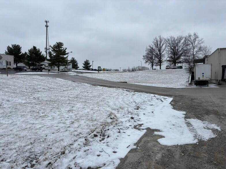 More Photos Of 140 Industry Rd, Georgetown Manufacturing For Lease