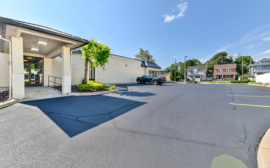 More Photos Of 508-512 N Jefferson st, New Castle Medical For Sale