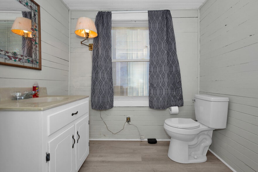 More Photos Of 3460 Big Piney Grove Rd, Clinton Specialty For Sale