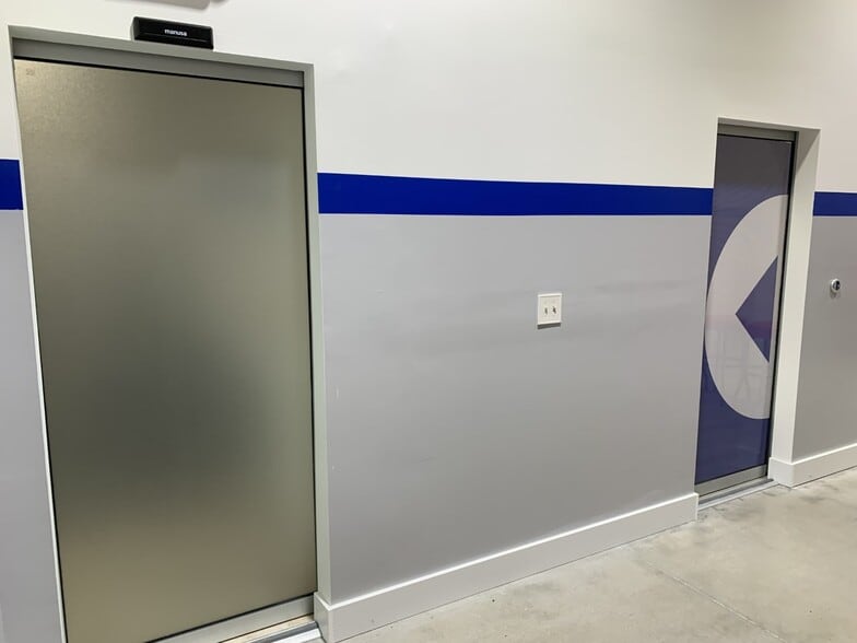 More Photos Of 4960 NW 165th St, Miami Warehouse For Sale