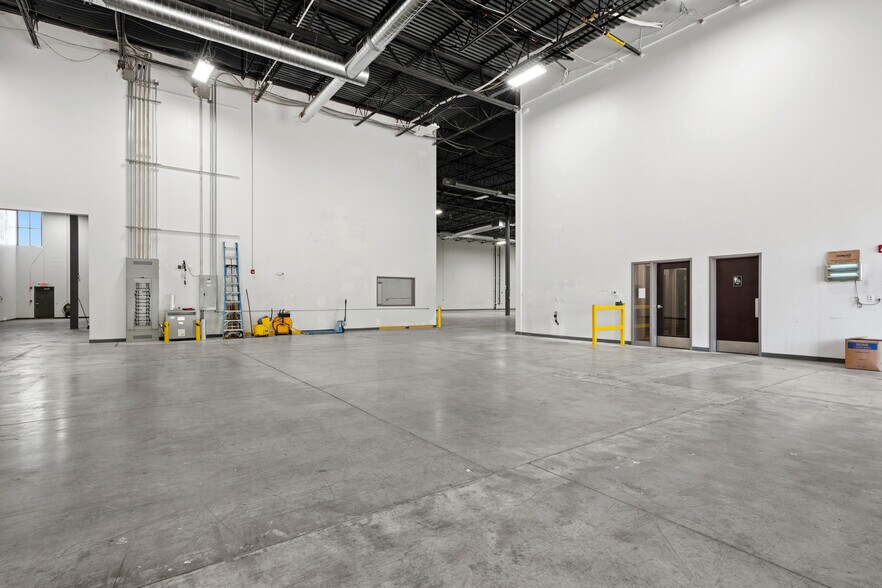More Photos Of 52 Industrial Dr, Hyde Park Unknown For Lease