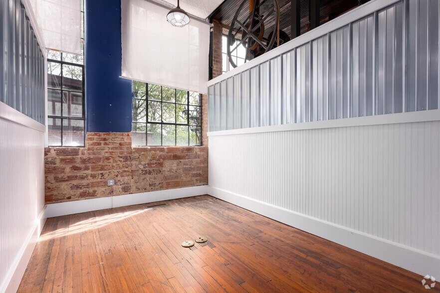 More Photos Of 705 N Main St, Winston-Salem Storefront Retail Office For Sale