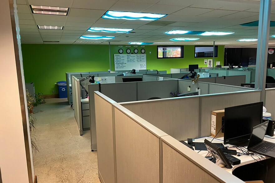 More Photos Of 4949 S MacAdam Ave, Portland Loft Creative Space For Sale