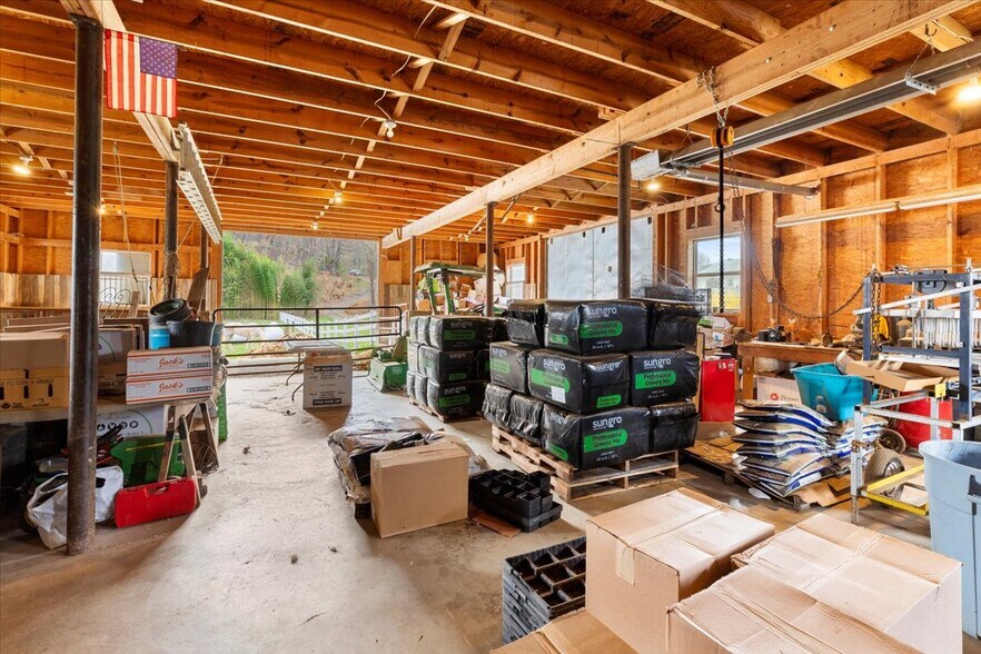 More Photos Of 1356 Coopers Cove Rd, Hardy Specialty For Sale