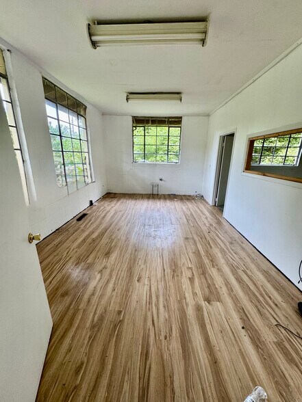 More Photos Of 354 Old Plank Rd, Seagrove Office For Lease