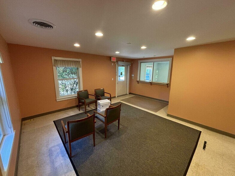 More Photos Of 6 Madelyn Ln, Rockport Medical For Lease