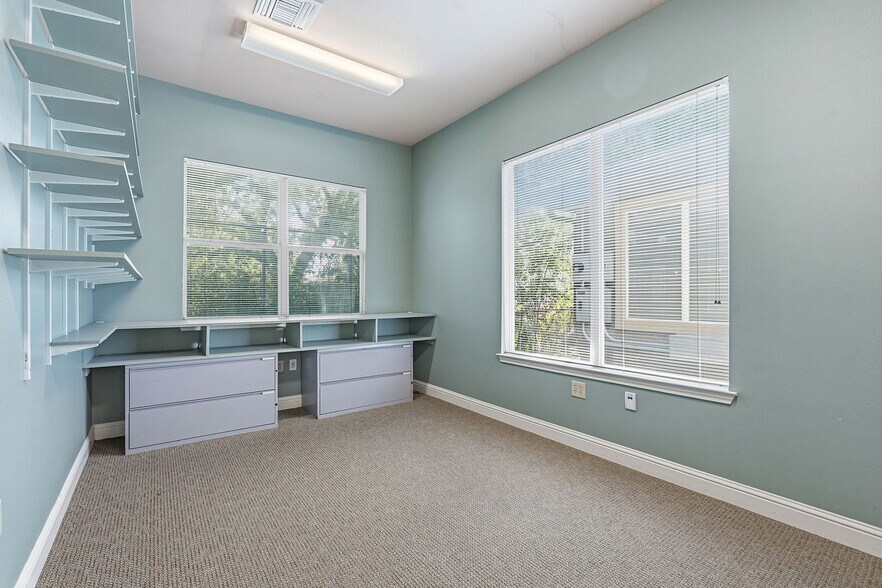 More Photos Of 13284 Pond Springs Rd, Austin Office For Sale