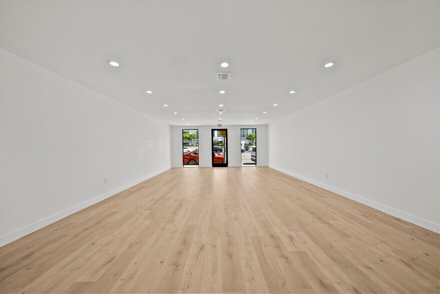 More Photos Of 11488 Burbank Blvd, North Hollywood Flex For Sale