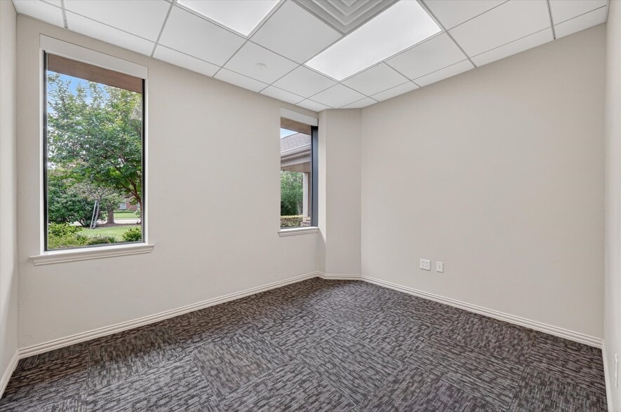 More Photos Of 6200 Stone Hill Farms Pky, Flower Mound Loft Creative Space For Lease