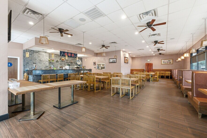More Photos Of 1377 W El Monte Way, Dinuba Restaurant For Lease