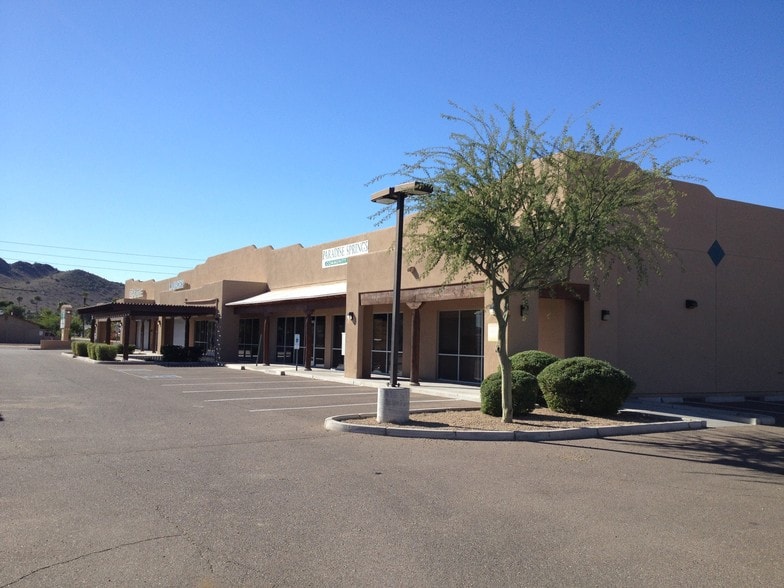 More Photos Of 2534 E Greenway Rd, Phoenix Freestanding For Lease