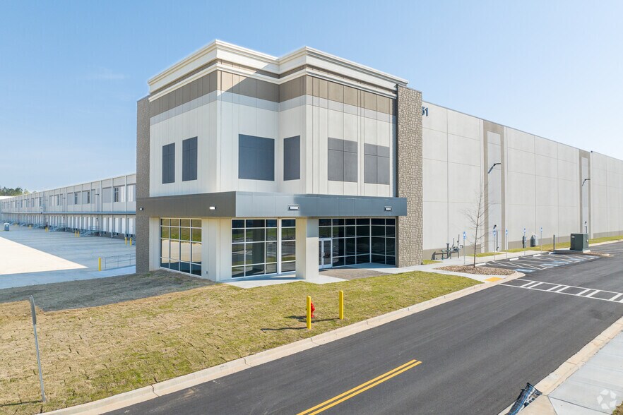 More Photos Of 151 Logistics Pky NE, White Distribution For Lease