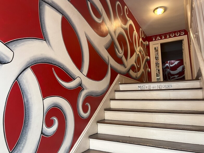 More Photos Of 7-9 E Bay St, Savannah Bar For Sale