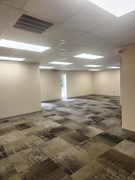 More Photos Of 106 Torrence Rd, Tuskegee Office For Sale