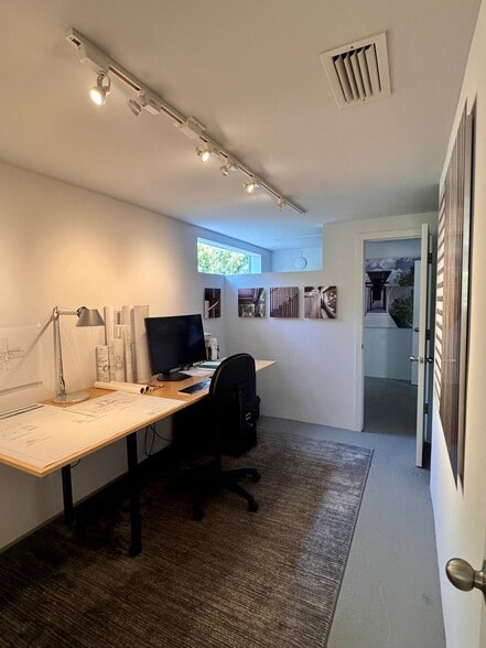 More Photos Of 966 6th Ave S, Naples Office For Lease