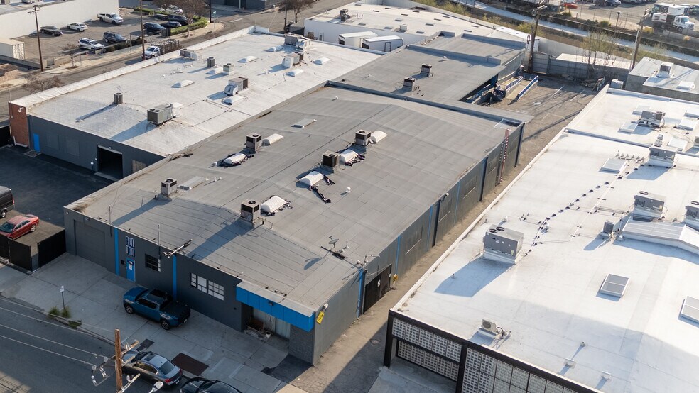 More Photos Of 315 S Flower St, Burbank Warehouse For Lease